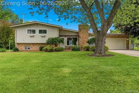 5120 Hillcrest Circle