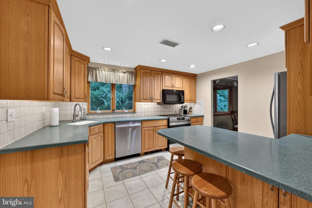 37 LONGPOINT LANE Rose Valley, PA 19063