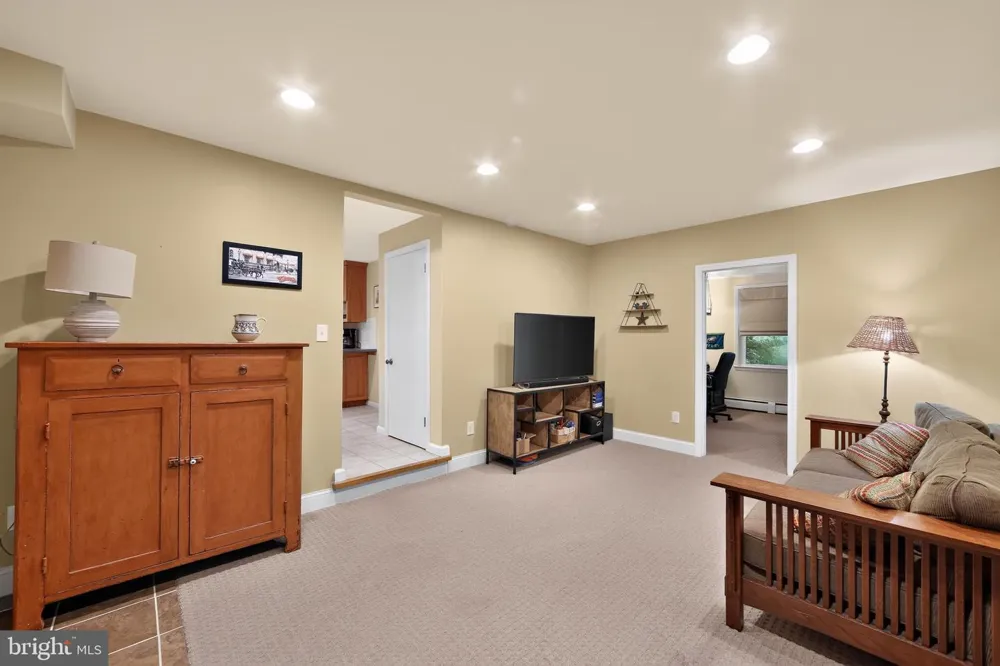 37 LONGPOINT LANE Rose Valley, PA 19063