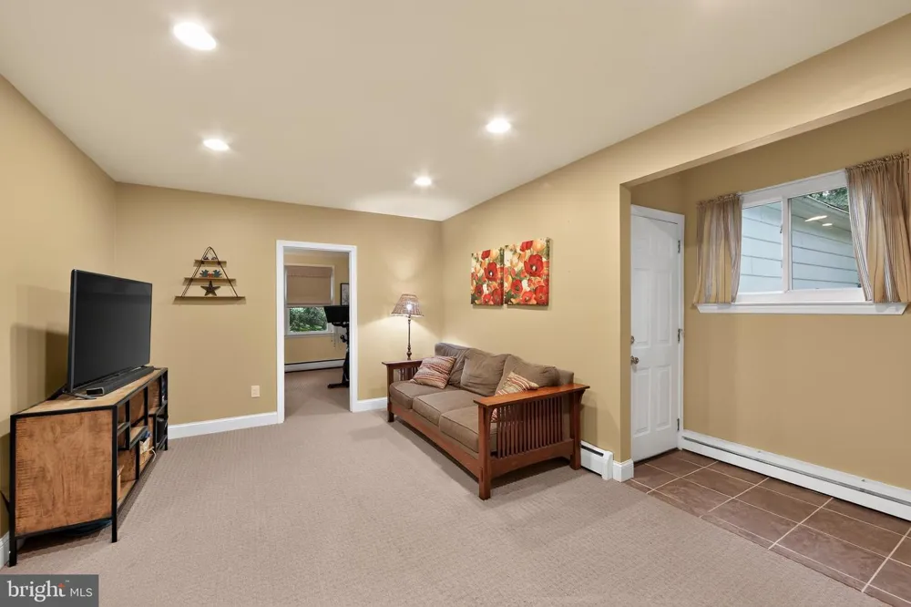 37 LONGPOINT LANE Rose Valley, PA 19063