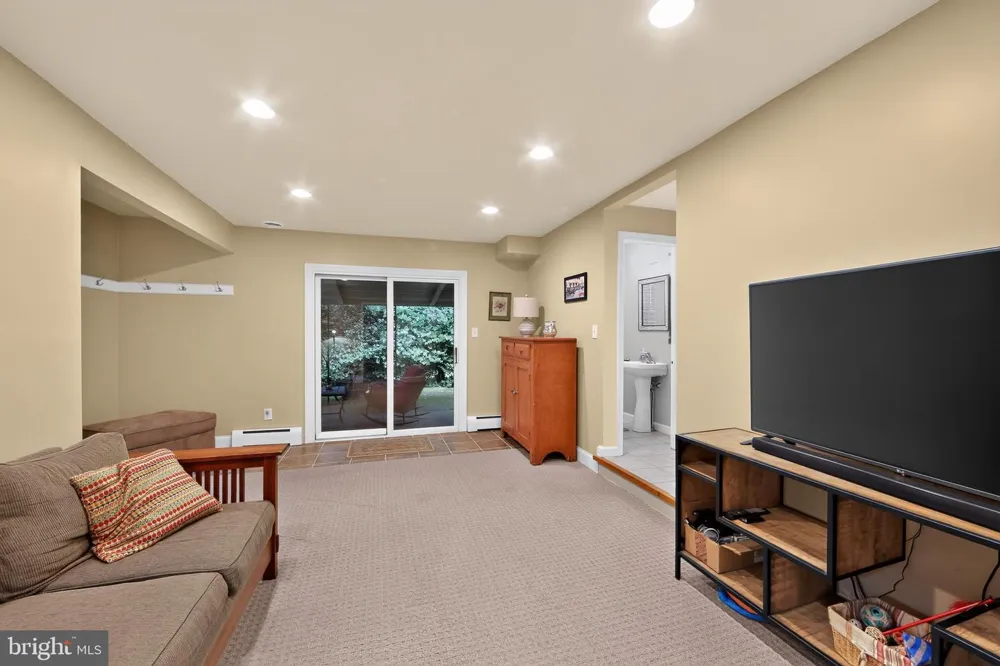 37 LONGPOINT LANE Rose Valley, PA 19063