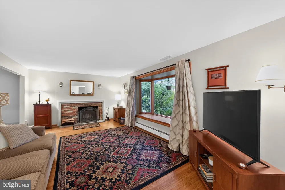 37 LONGPOINT LANE Rose Valley, PA 19063