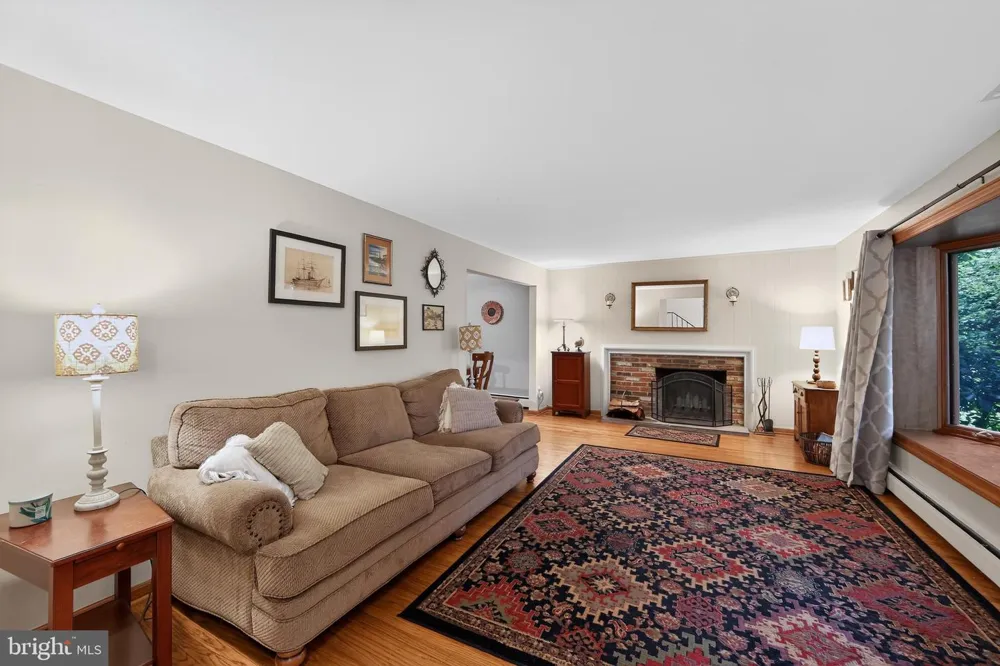 37 LONGPOINT LANE Rose Valley, PA 19063