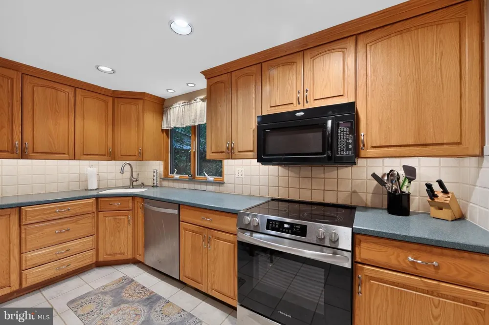 37 LONGPOINT LANE Rose Valley, PA 19063