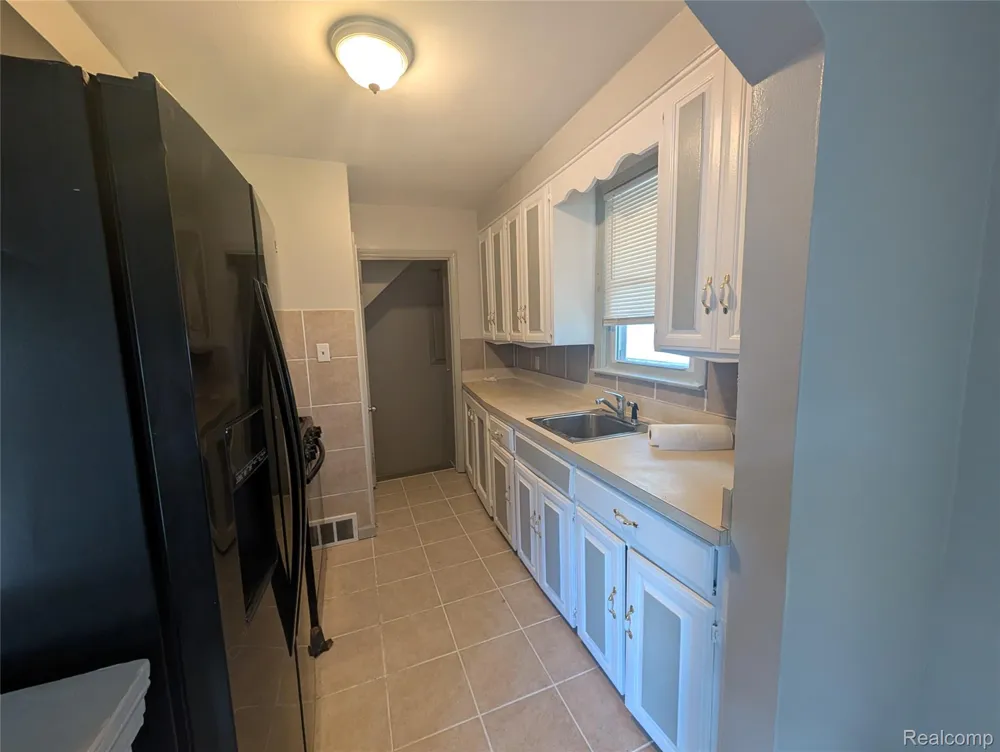 25613 Powers Avenue Dearborn Heights City, MI 48125