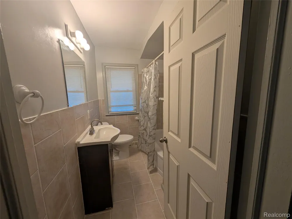25613 Powers Avenue Dearborn Heights City, MI 48125