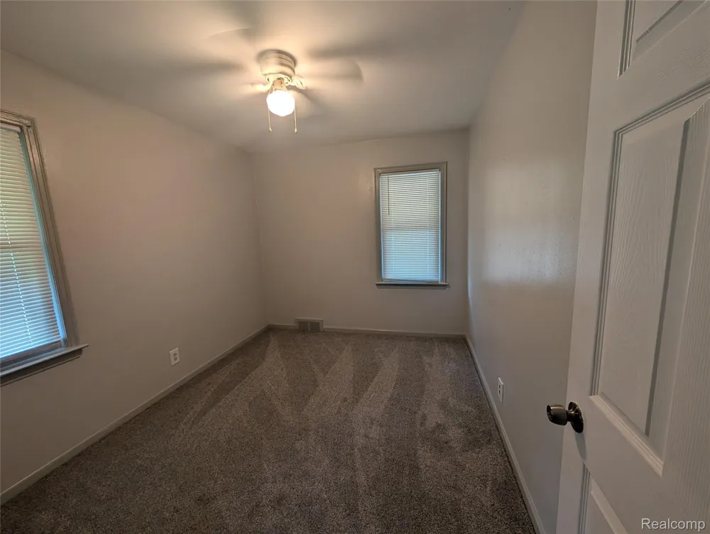 25613 Powers Avenue Dearborn Heights City, MI 48125