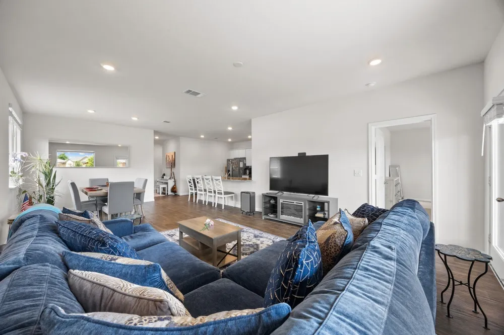713 Iron Bridge Road Georgetown, TX 78626