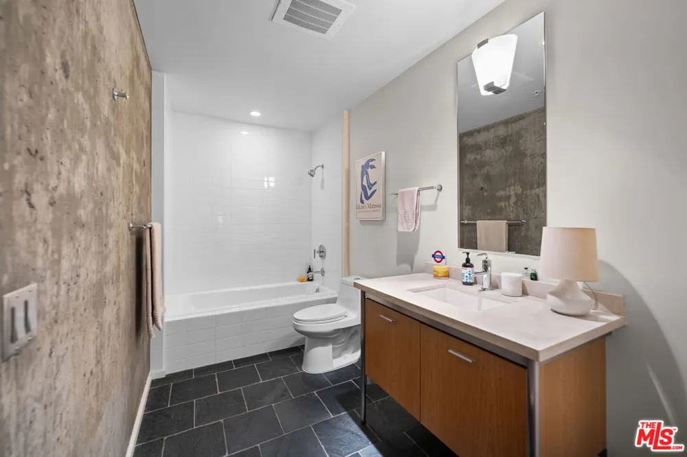 1155 S Grand Avenue #1111 Los Angeles, CA 90015