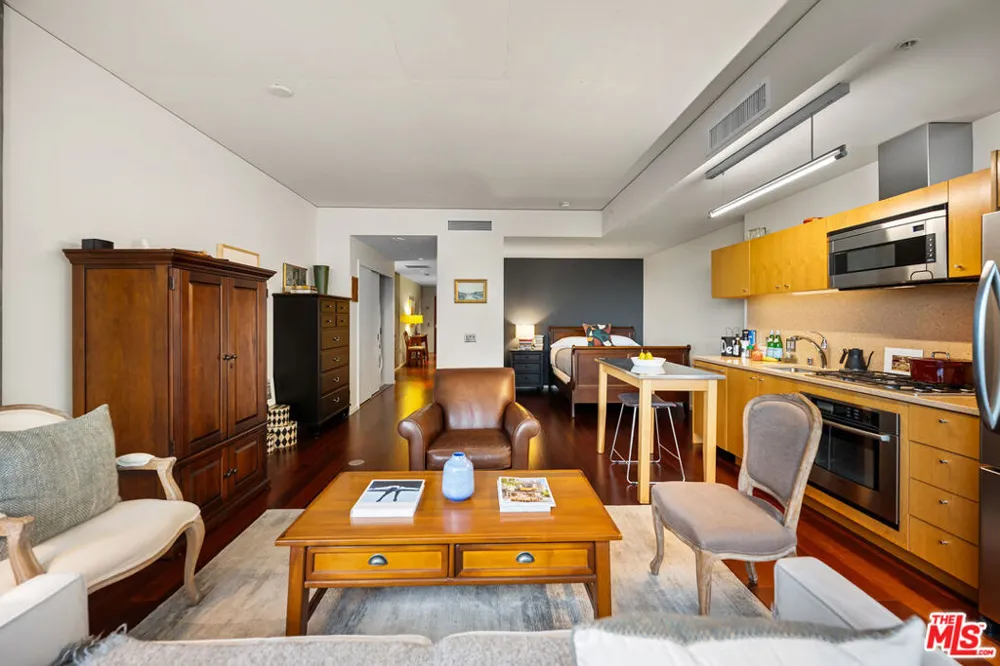 1155 S Grand Avenue #1111 Los Angeles, CA 90015