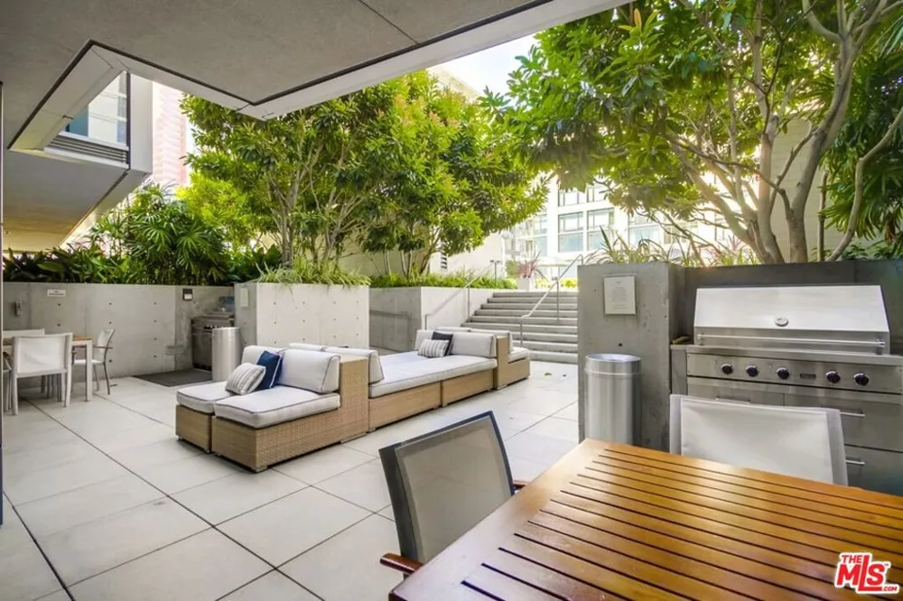 1155 S Grand Avenue #1111 Los Angeles, CA 90015
