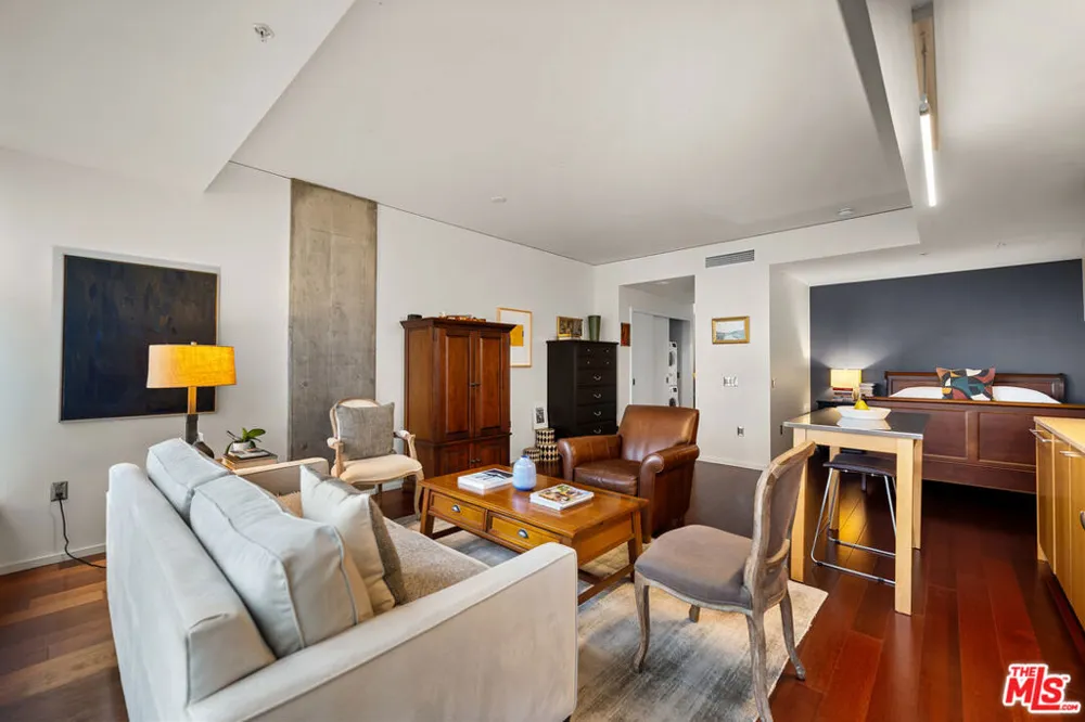 1155 S Grand Avenue #1111 Los Angeles, CA 90015