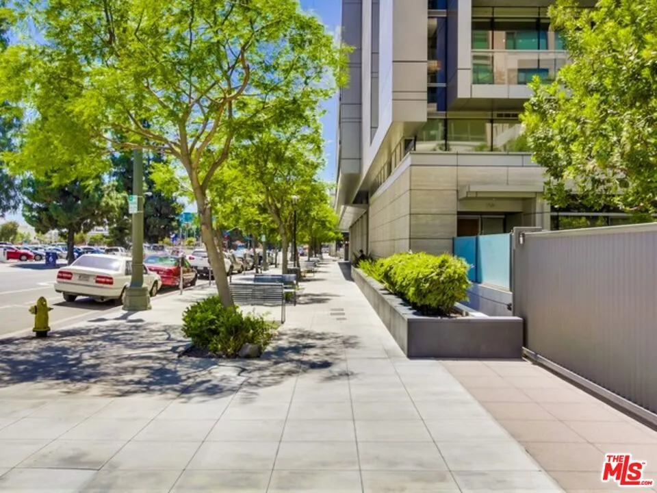1155 S Grand Avenue #1111 Los Angeles, CA 90015
