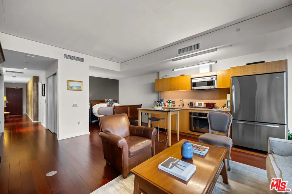 1155 S Grand Avenue #1111 Los Angeles, CA 90015