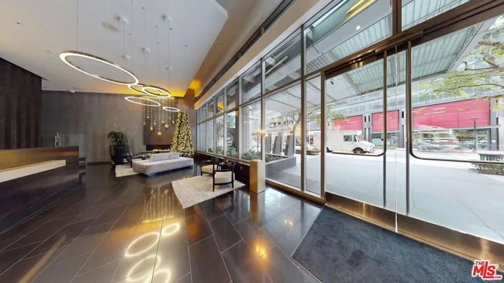 1155 S Grand Avenue #1111 Los Angeles, CA 90015