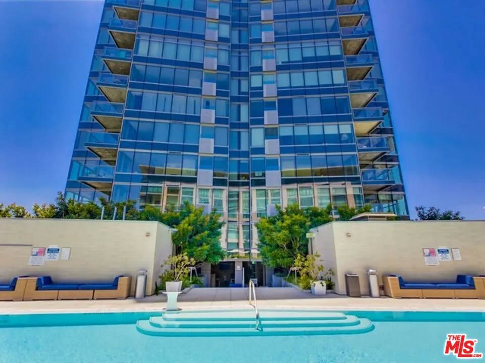 1155 S Grand Avenue #1111 Los Angeles, CA 90015