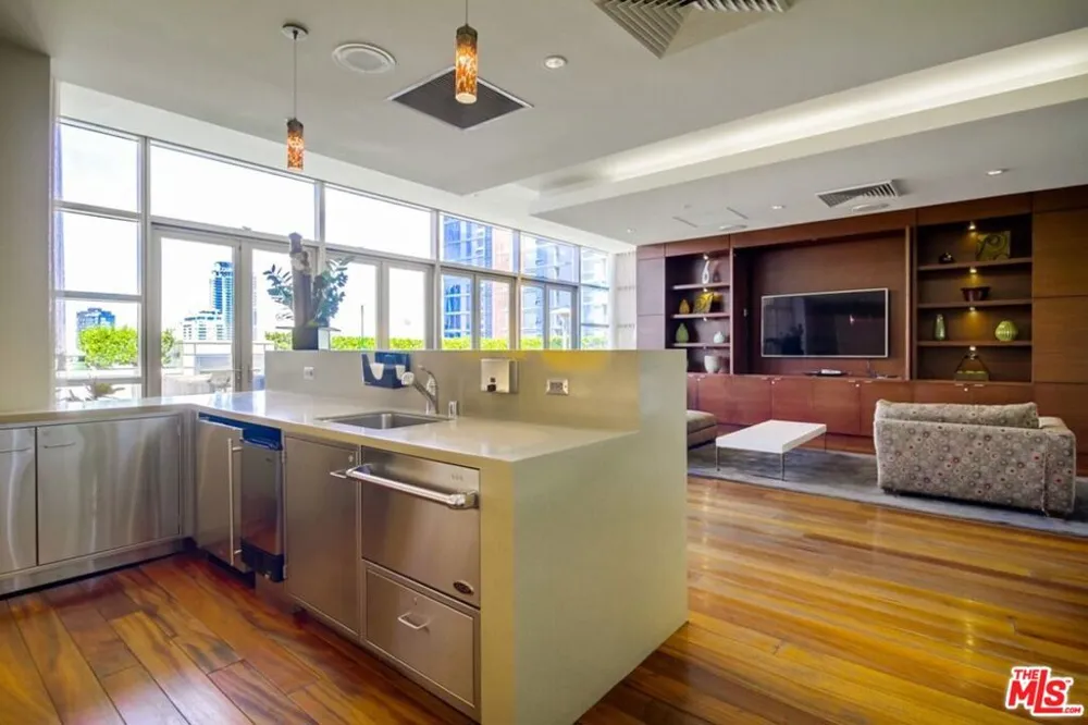 1155 S Grand Avenue #1111 Los Angeles, CA 90015