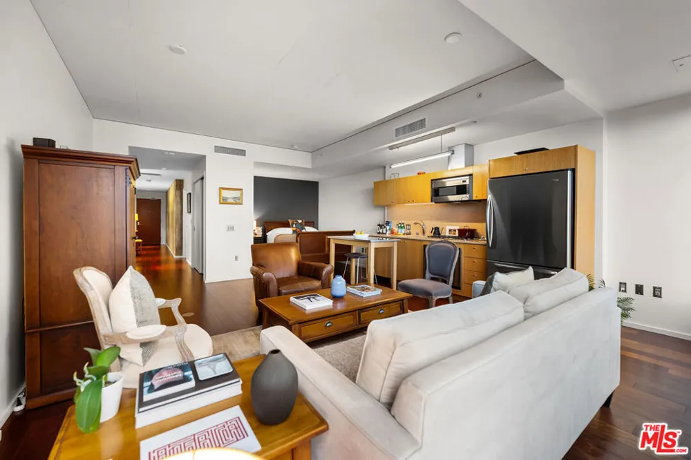 1155 S Grand Avenue #1111 Los Angeles, CA 90015