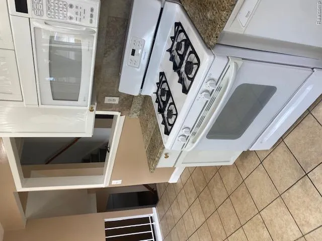 32430 TECLA DRIVE Warren City, MI 48088