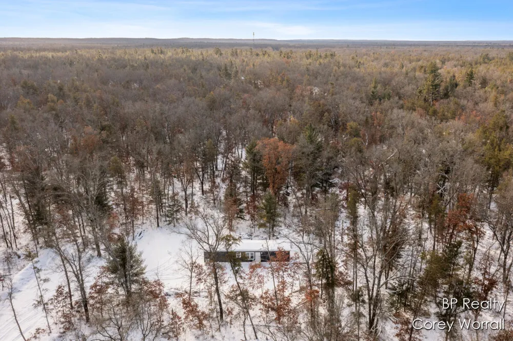 5017 S Sunray Court Cherry Valley Township, MI 49642