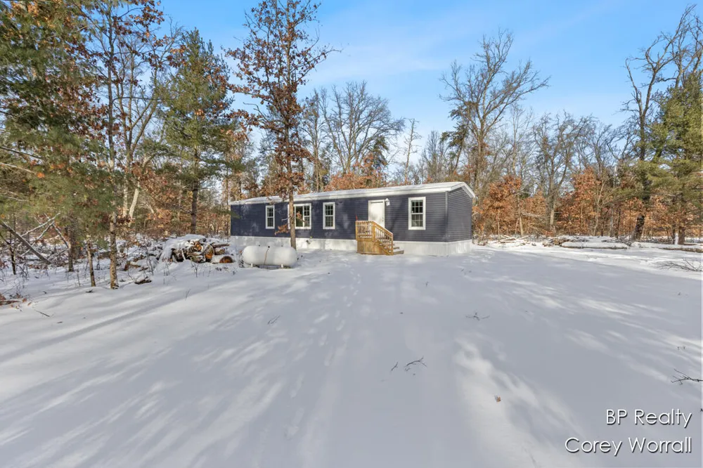 5017 S Sunray Court Cherry Valley Township, MI 49642
