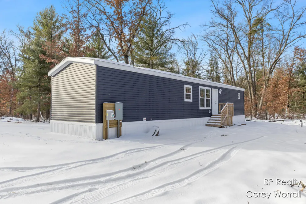 5017 S Sunray Court Cherry Valley Township, MI 49642
