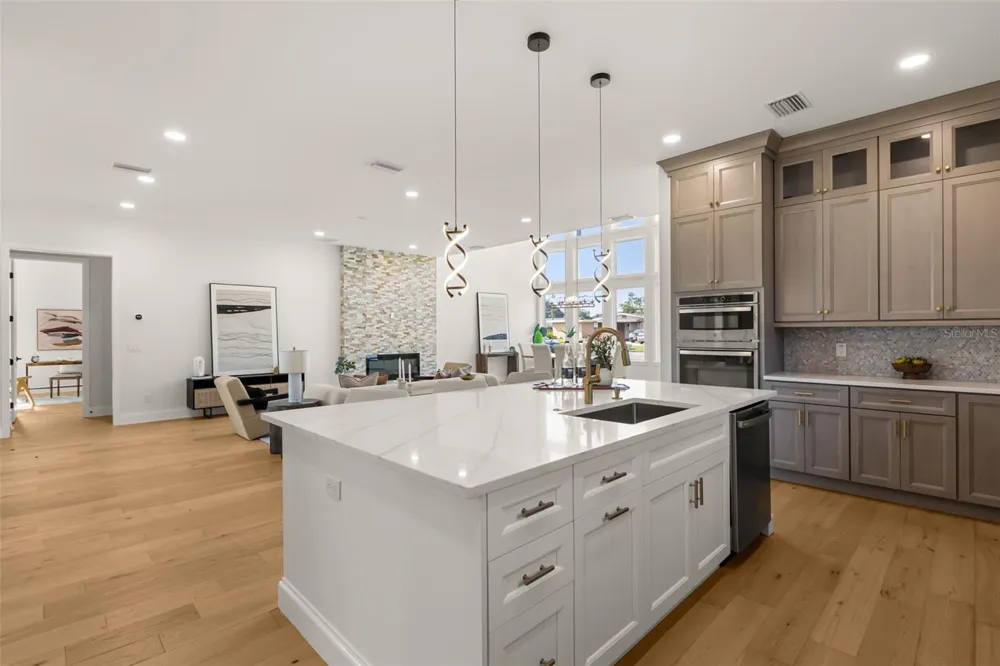 4401 ROCKLEDGE ROAD Orlando, FL 32807