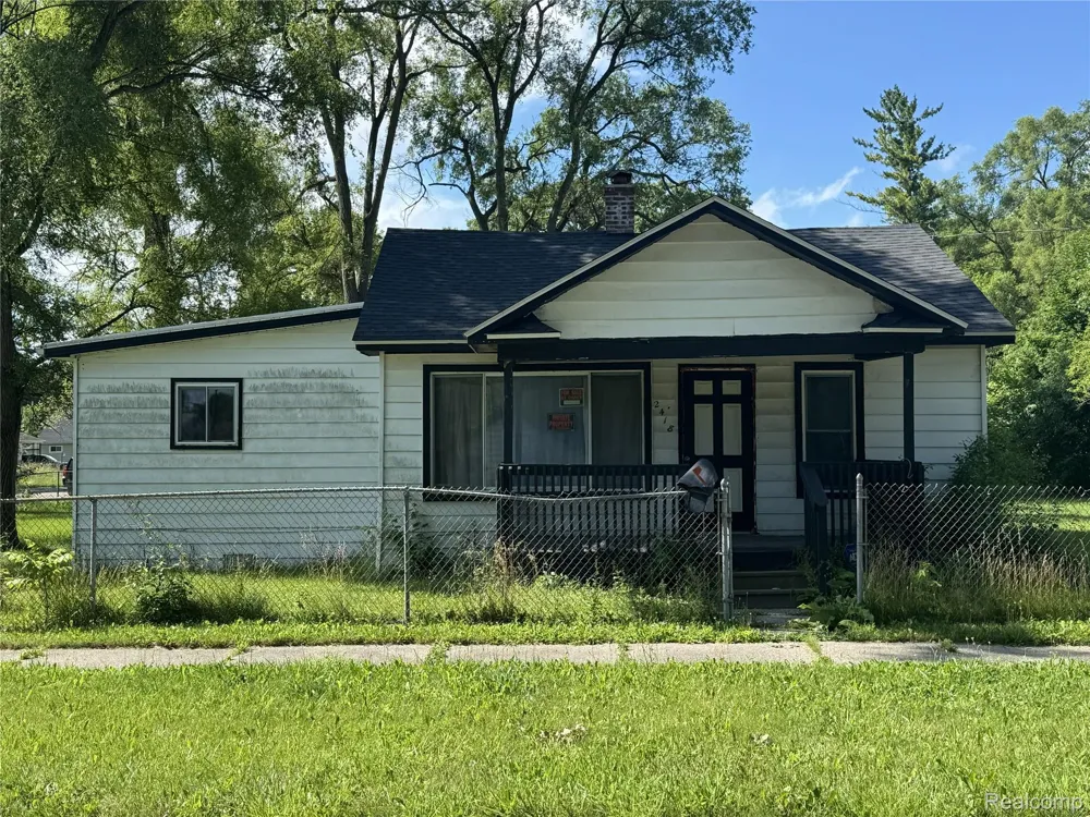 2418 Morris Street Saginaw City, MI 48601