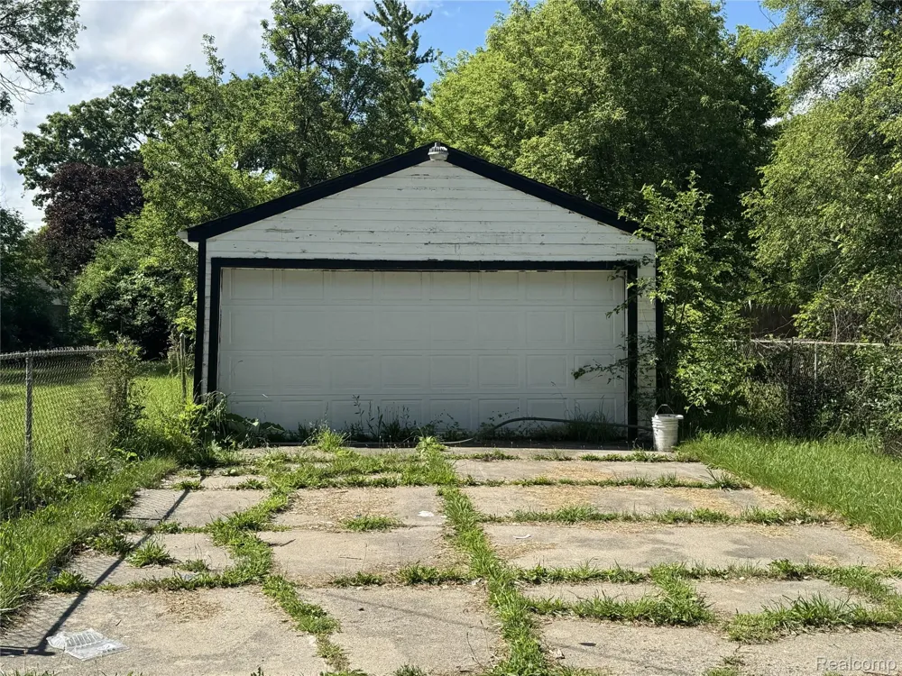 2418 Morris Street Saginaw City, MI 48601