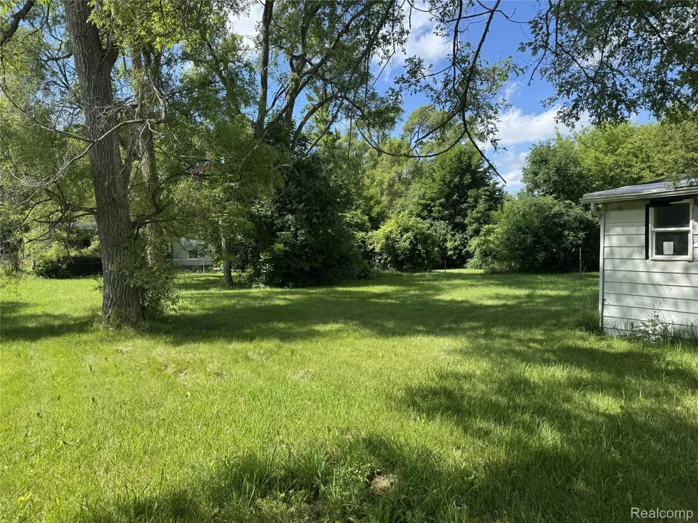 2418 Morris Street Saginaw City, MI 48601