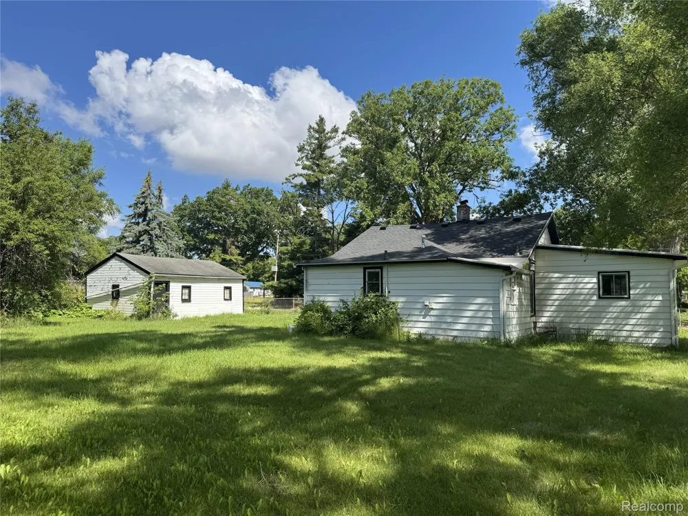 2418 Morris Street Saginaw City, MI 48601