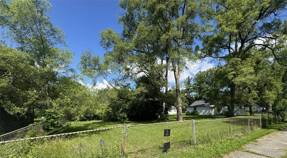 2418 Morris Street Saginaw City, MI 48601