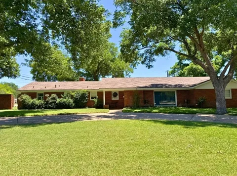 1401 Woodridge Drive