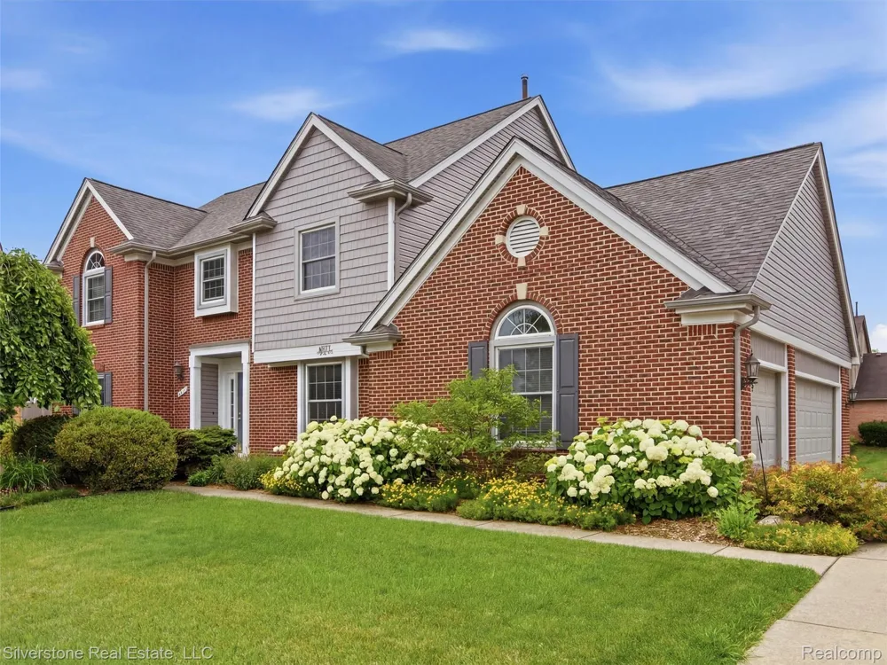6577 Edith Court Troy City, MI 48085