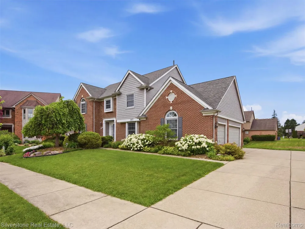 6577 Edith Court Troy City, MI 48085
