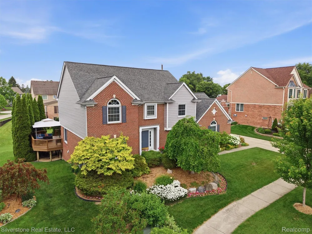 6577 Edith Court Troy City, MI 48085