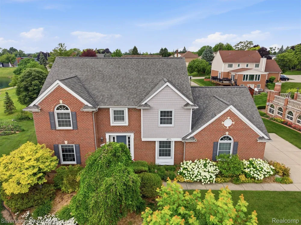 6577 Edith Court Troy City, MI 48085