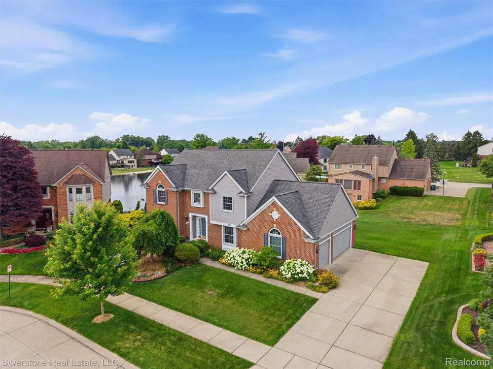 6577 Edith Court Troy City, MI 48085