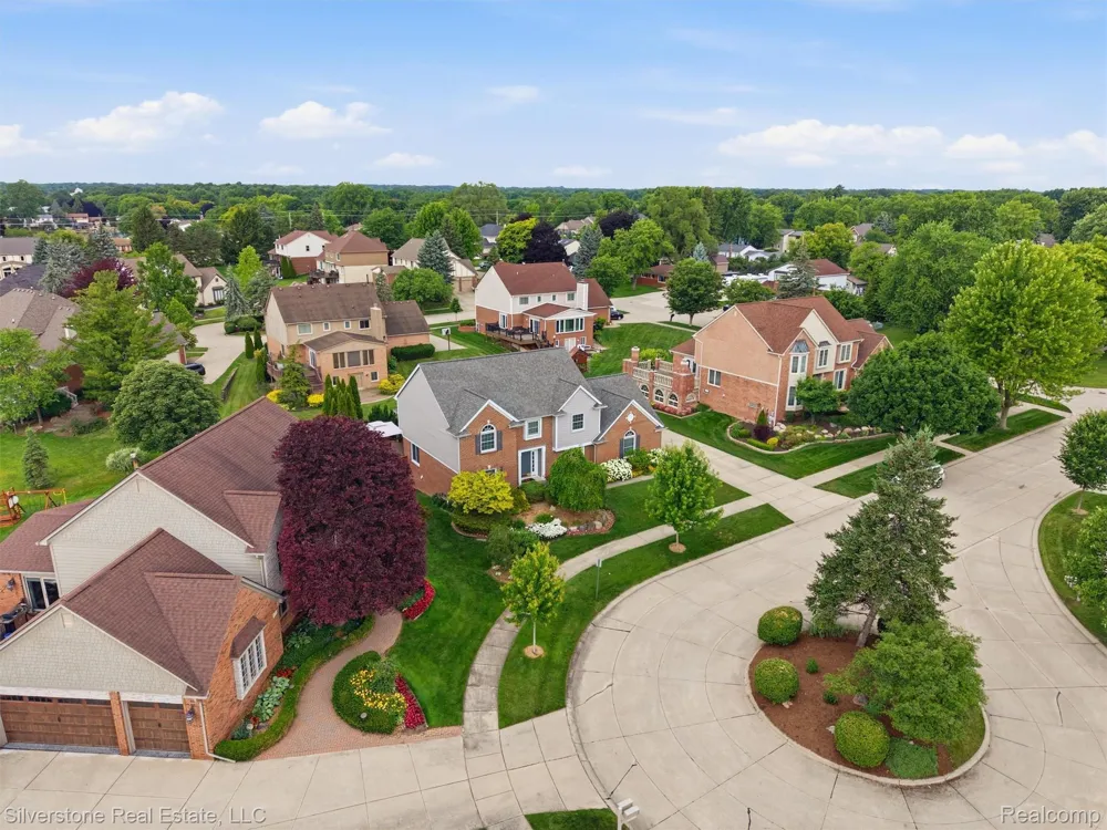 6577 Edith Court Troy City, MI 48085