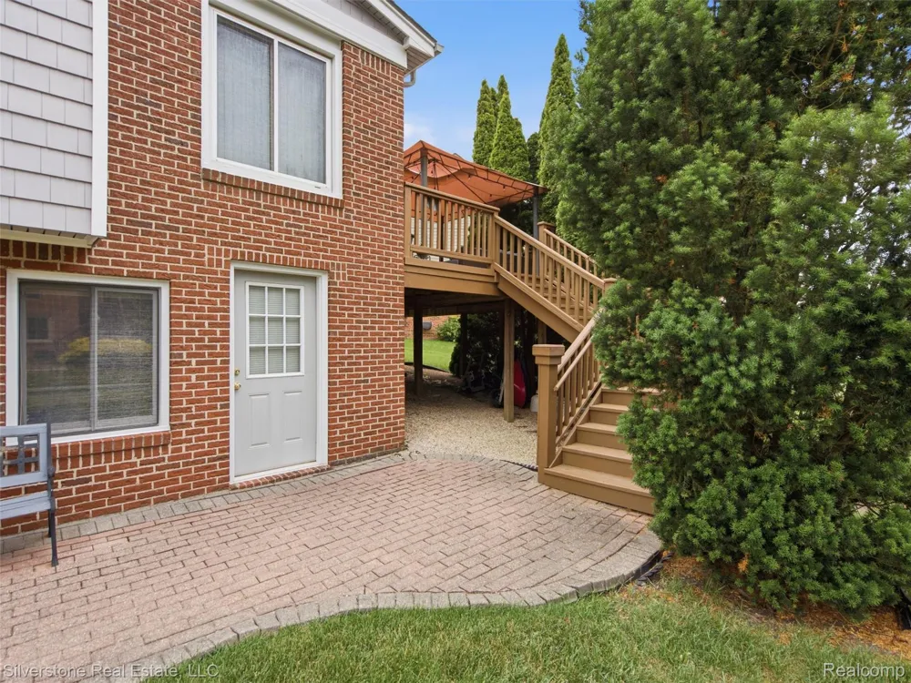 6577 Edith Court Troy City, MI 48085