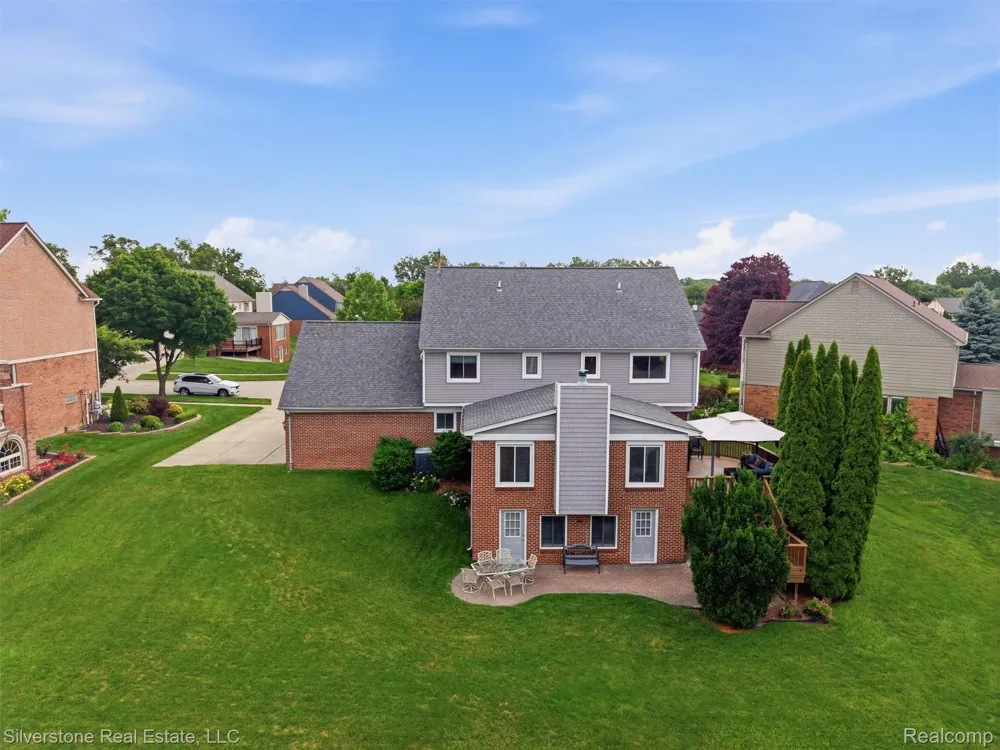 6577 Edith Court Troy City, MI 48085