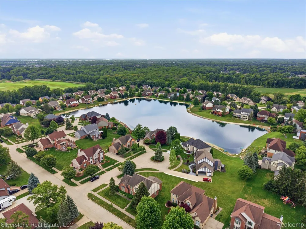 6577 Edith Court Troy City, MI 48085