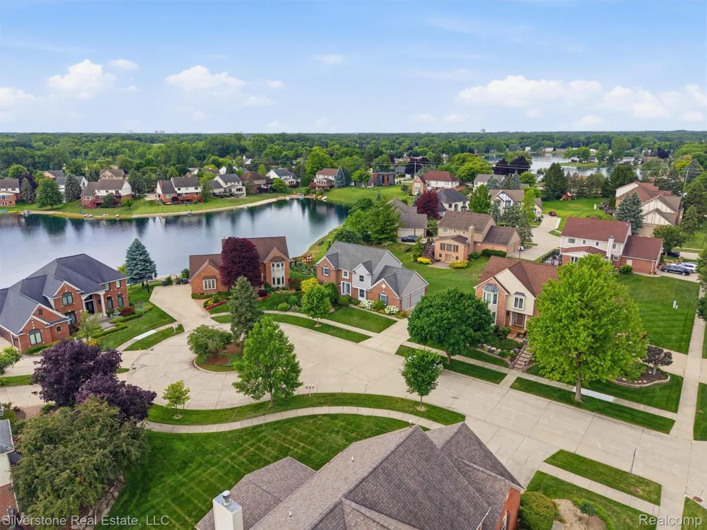 6577 Edith Court Troy City, MI 48085