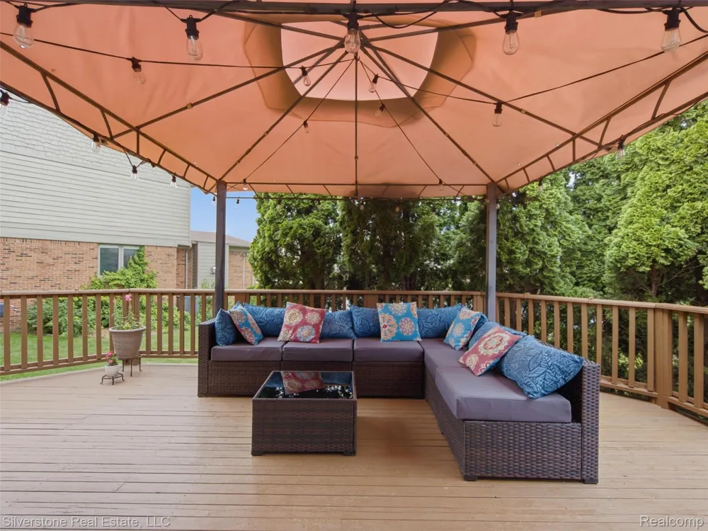 6577 Edith Court Troy City, MI 48085