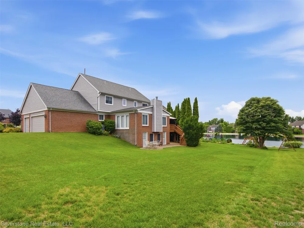 6577 Edith Court Troy City, MI 48085