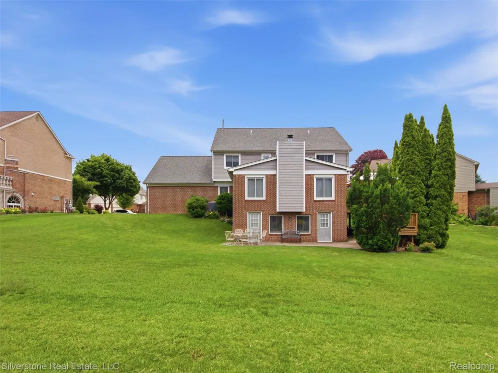 6577 Edith Court Troy City, MI 48085