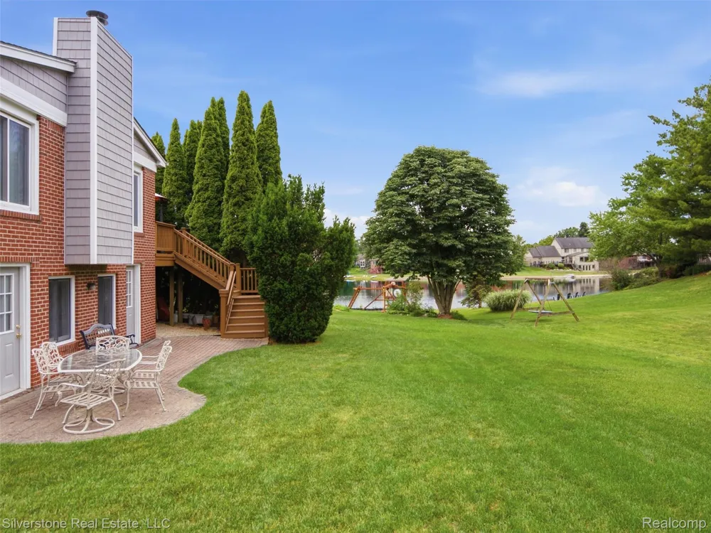 6577 Edith Court Troy City, MI 48085