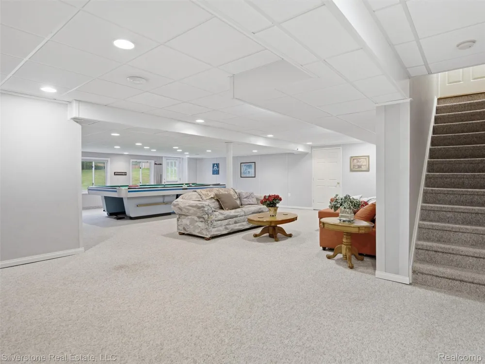 6577 Edith Court Troy City, MI 48085