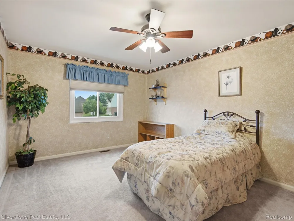6577 Edith Court Troy City, MI 48085