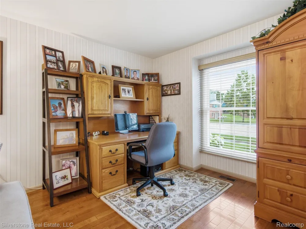 6577 Edith Court Troy City, MI 48085